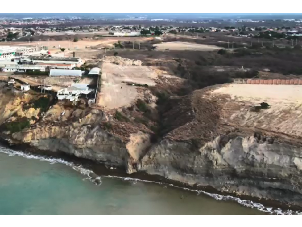 Terreno de 9.185,84 m² en el Km. 6 1/2, vía Manta - Jaramijó.