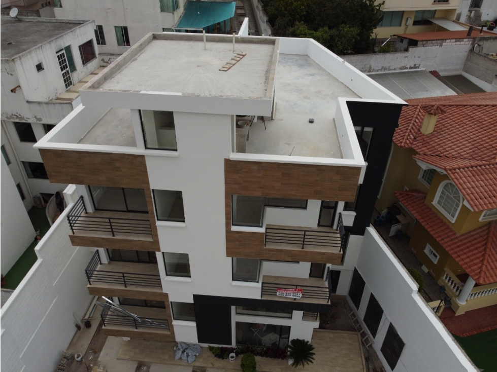 Departamento de venta Urb. Urabá 132m² terraza 53m² 2 parqueaderos