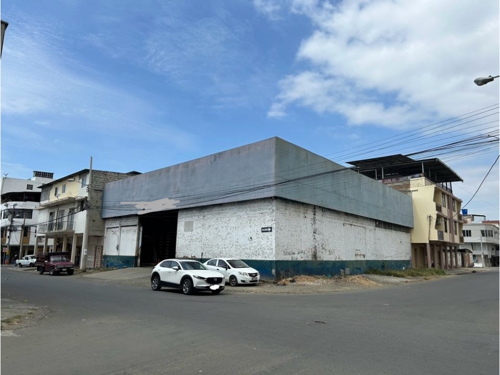 Bodega, con ingreso para transporte pesado.