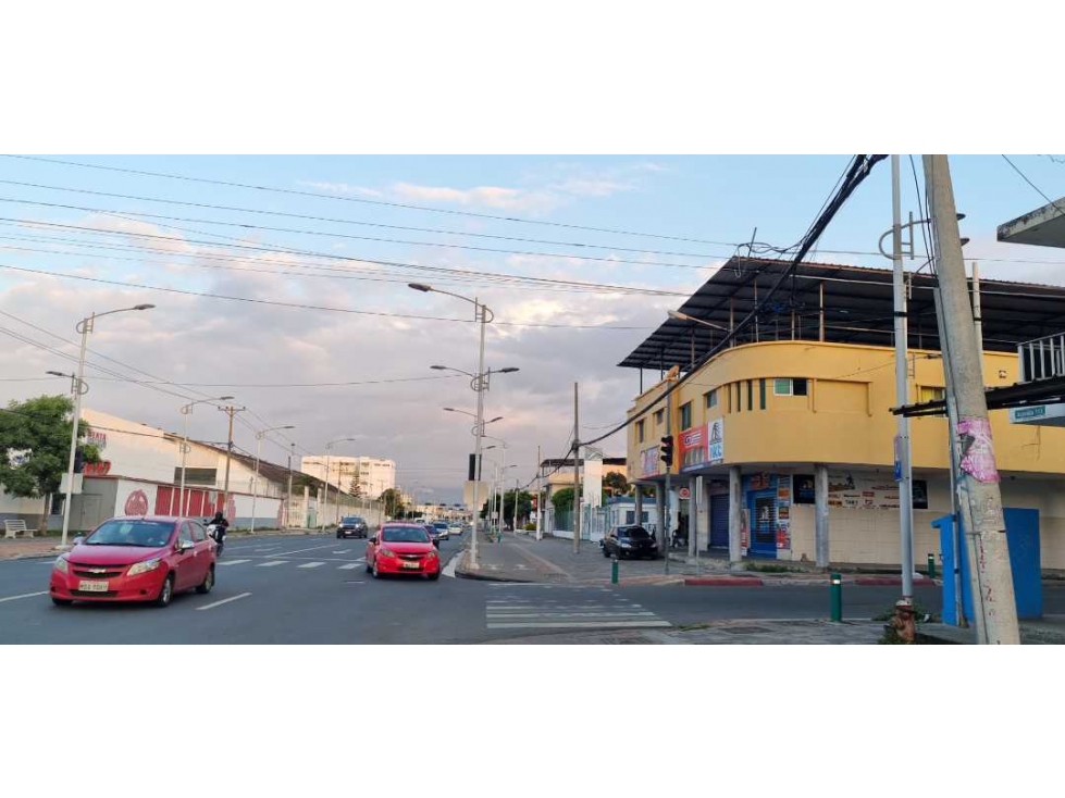 Edificio rentero con estacionamiento Norte de Manta