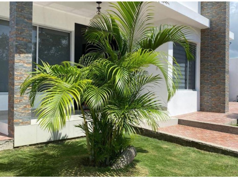 Hermosa Casa con Piscina en Altos de Manta Beach