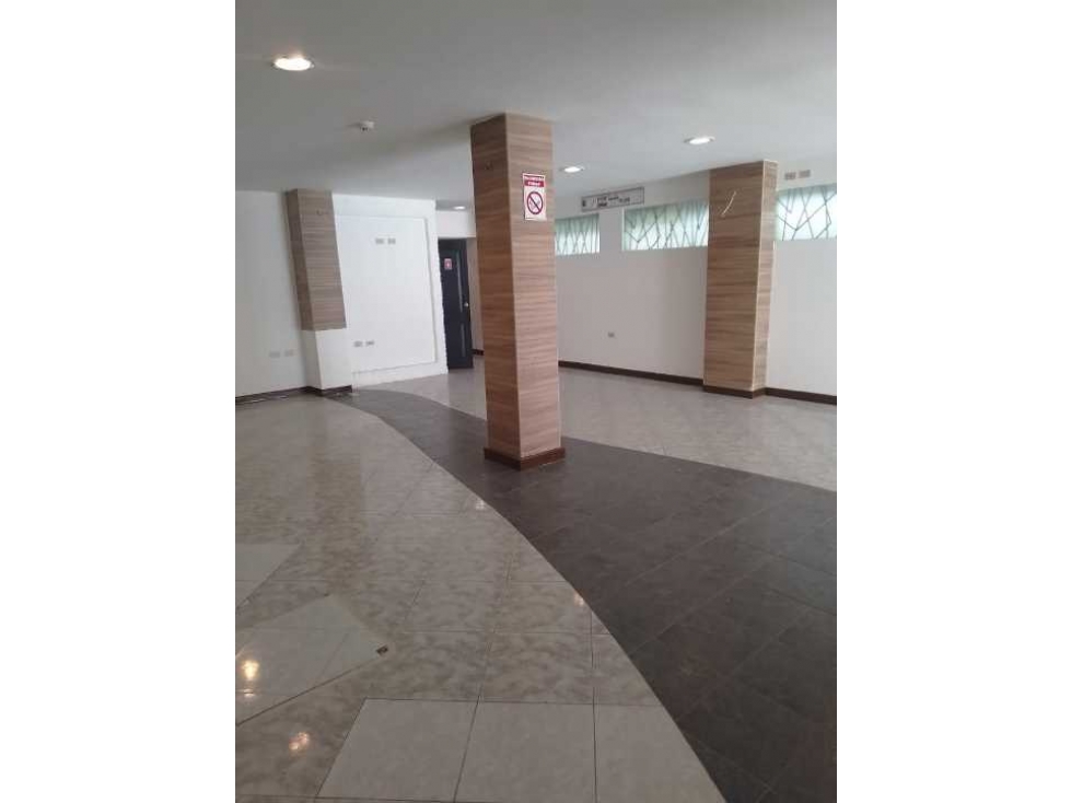 Se Alquila local Comercial en Kennedy Norte