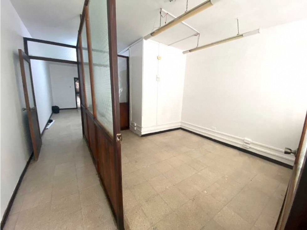 VENDO DE OPORTUNIDAD OFICINA EDIFICIO GRAN PASAJE