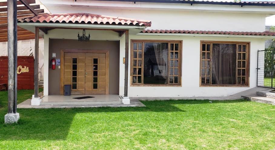 Casa con salón de eventos en venta Atuntaqui