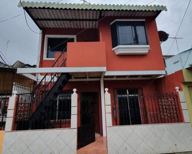 Venta de hermosa casa remodelada en la Ciudadela Martha de Roldós