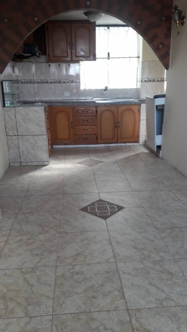 Vendo departamento de oportunidad alado del centro comercial Quicentro Sur